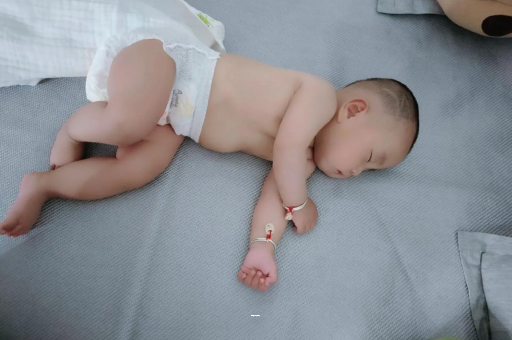 宝宝突然很多眼屎